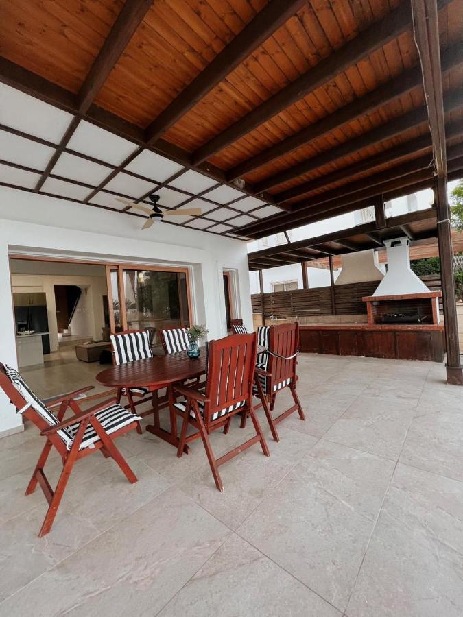 Oasi Rejuve Villa Менеоу Экстерьер фото